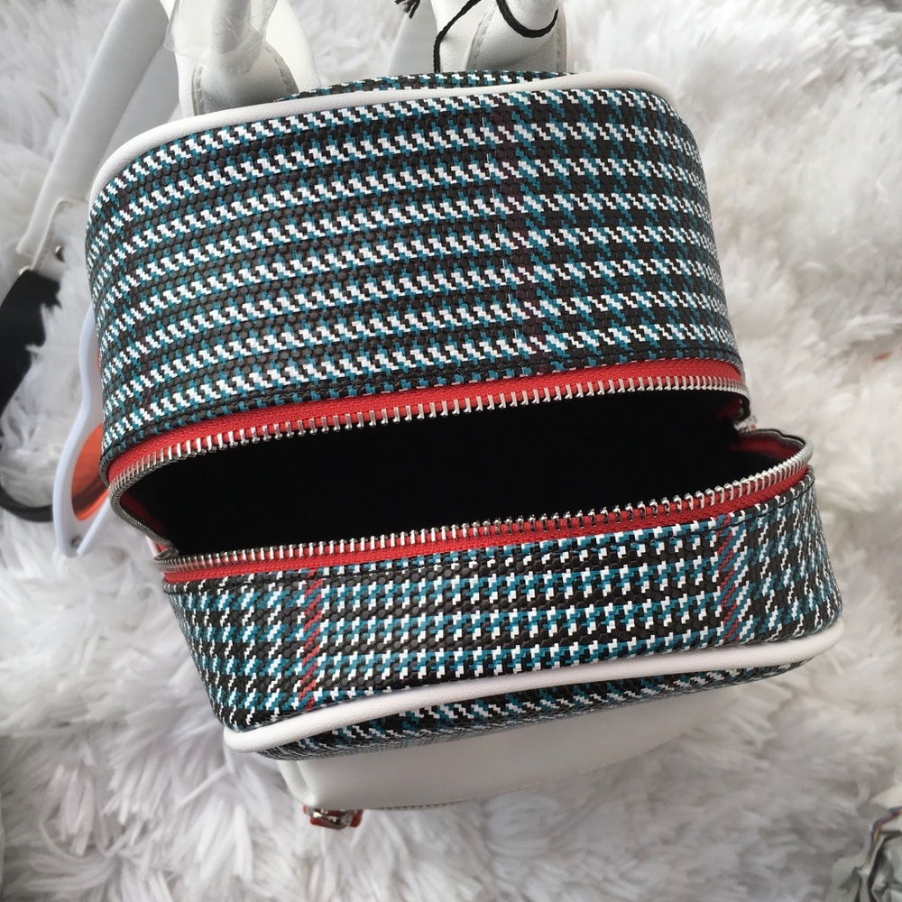 🌸NEW🌸TRENDING VEGAN LEATHER BACKPACK - Picture 4 of 6